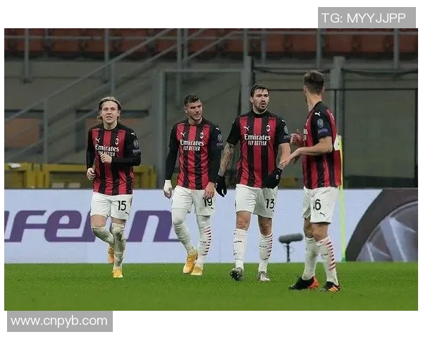 黑白直播AC米兰对阵克罗托内精彩赛事回顾与分析